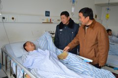 公司领导看望慰问困难家庭队员