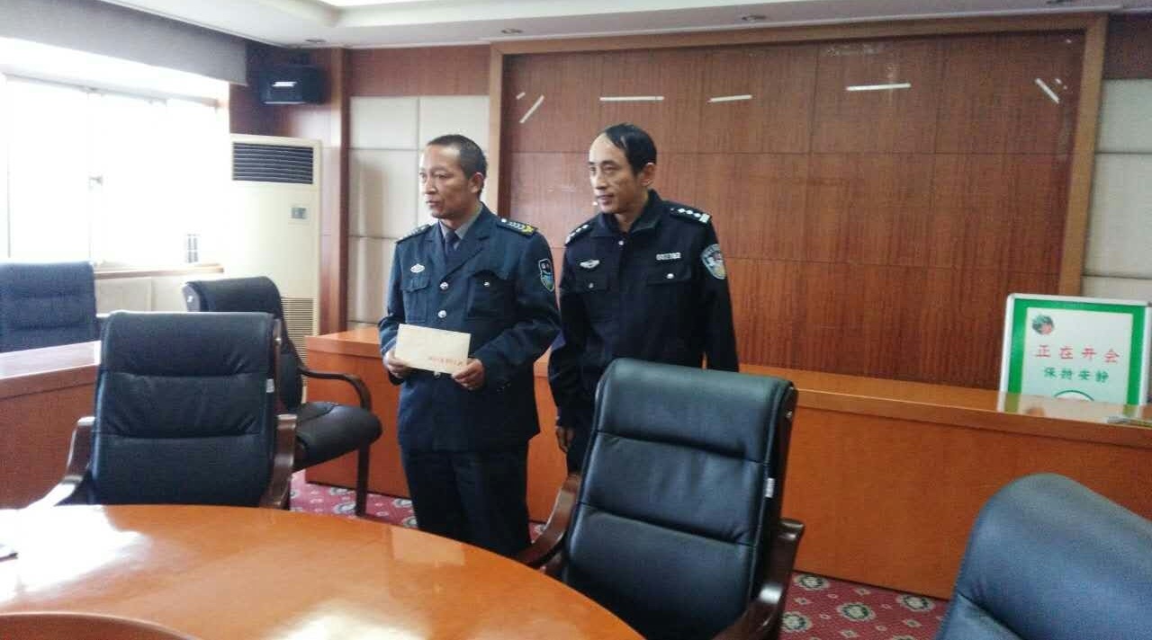 张清喜恪尽职守受到客户奖励表扬-南京市保安总公司分