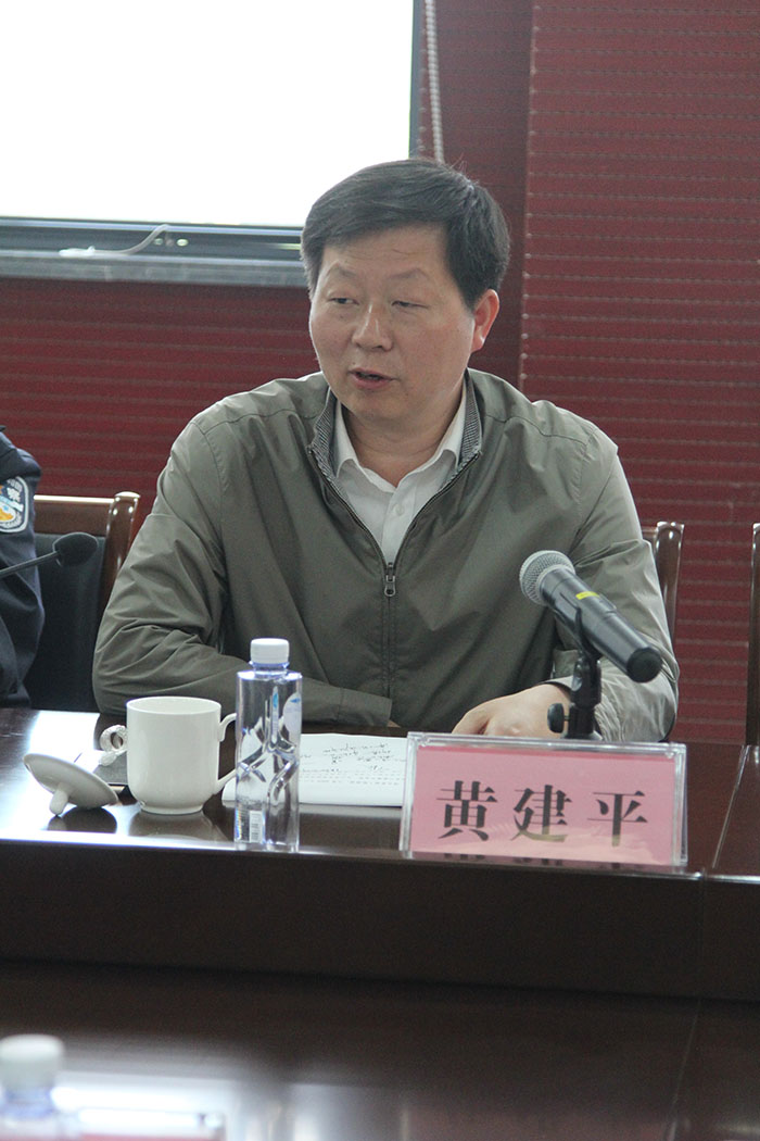 市局党委委员,副局长,市局国资办主任黄建平出席会议并