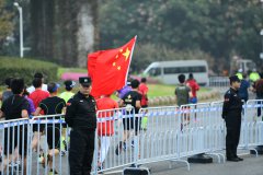 雨花保安公司圆满完成2019年南京马拉松赛安保任务