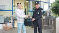 传递文明正能量——江宁中队倪德才拾金不昧获感谢
