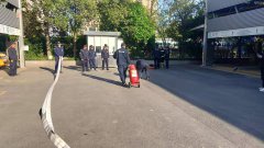 秣马厉兵，提升技能 ——共青团中队开展消防演练
