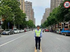 紧急时刻救助孕妇，小小举动暖人心