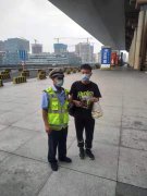 南站中队保安丁贤志拾金不昧获感谢